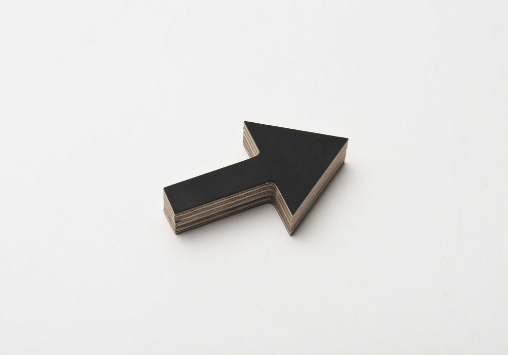 Zwart pijl lang side