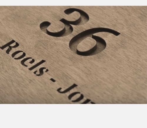 Gepersonaliseerd naambord van hout